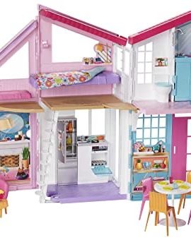 Barbie - Casa di Malibu - Playset Trasformabile con Plug-and-Play - Oltre 25 Accessori - 60 Cm - Regalo per Bambini da 3+ Anni, FXG57