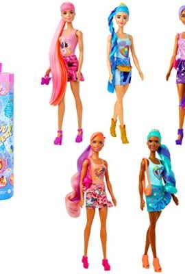 Barbie - Color Reveal Serie Jeans, Bambola con 6 sorprese da scoprire, stampa patchwork ed effetto cambia colore, giocattolo per bambini, 3+ anni, HJX55
