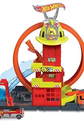 Hot Wheels - City Caserma dei Pompieri con Super Loop, con 1 macchinina, ascensore azionato manualmente, rampa simil-acquatica, Giocattolo per Bambini 4+ Anni, HKX41