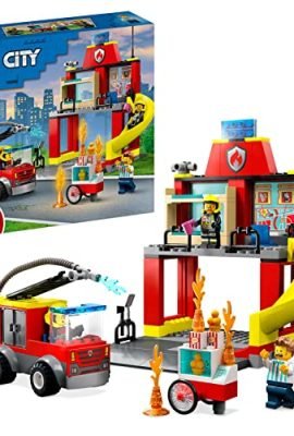 LEGO 60375 City Fire Caserma dei Pompieri e Autopompa con Camion Giocattolo dei Vigili del Fuoco, Giochi per Bambini e Bambine dai 4 Anni, Idee Regalo