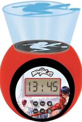 Lexibook, Miraculous Ladybug Chat Noir, Sveglia con proiettore con funzione snooze, luce notturna con timer, schermo LCD, a batteria, rosso/nero, RL977MI