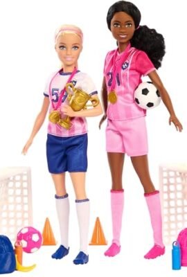 Barbie Carriere - Calciatrici, playset con Barbie Brooklyn e bambola calciatrice petite bionda, 15 accessori inclusi tra cui 2 reti da calcio e 2 palloni, giocattolo per bambini, 3+ anni, HRG88
