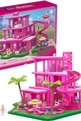 MEGA Barbie - Casa dei Sogni Barbie The Movie, set da costruire di 1795 pezzi da collezione, include 4 mini bambole, mobili, cucina, piscina e accessori, giocattolo per bambini, 10+ anni, HPH26